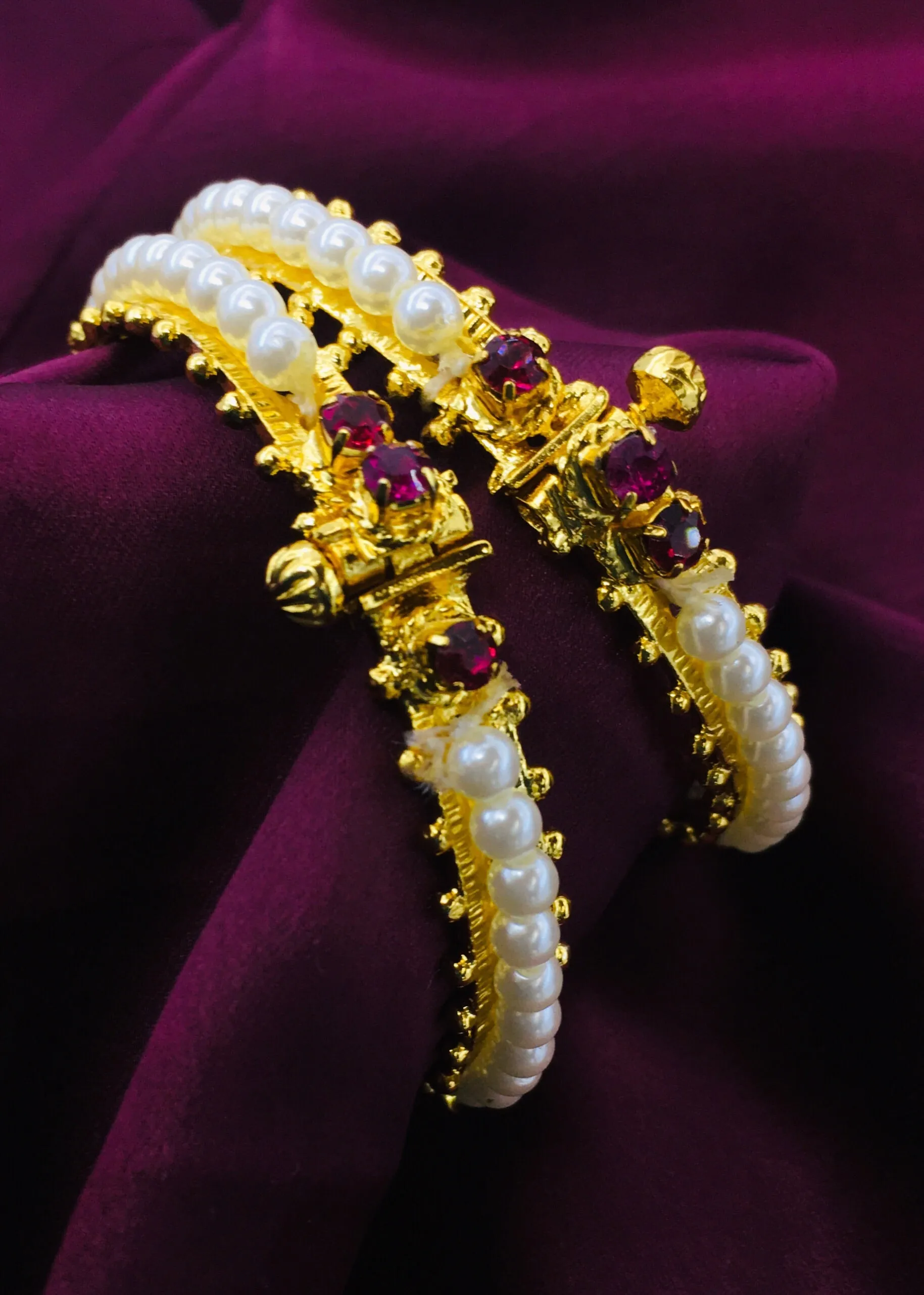 ALLURING MOTI BANGLES
