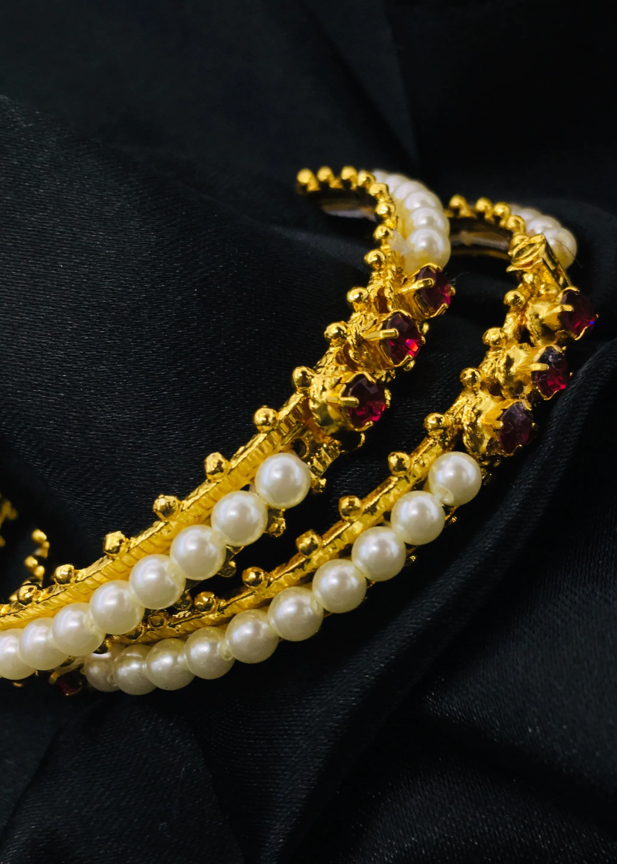 ALLURING MOTI BANGLES