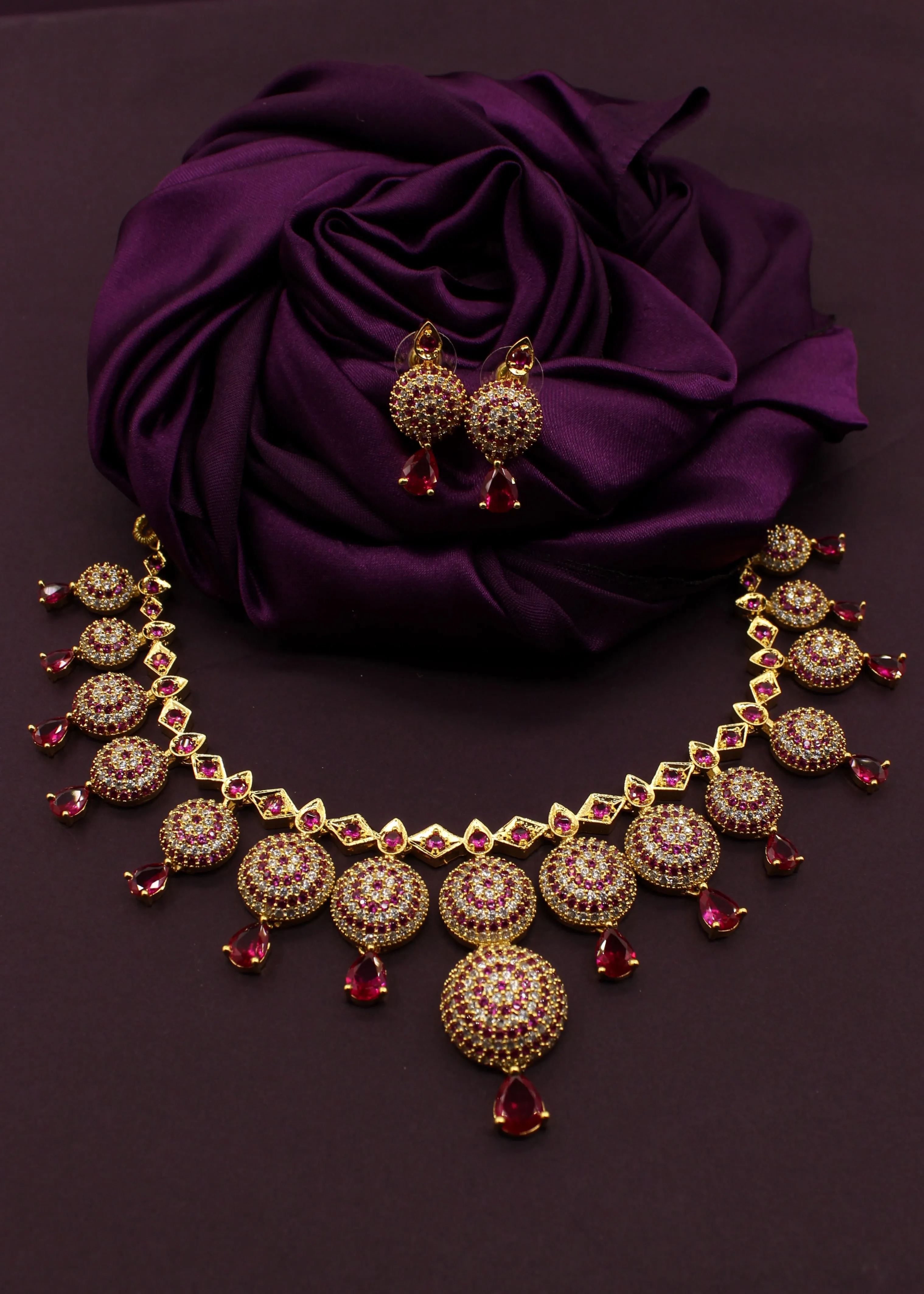 ALLURING MOTI NECKLACE