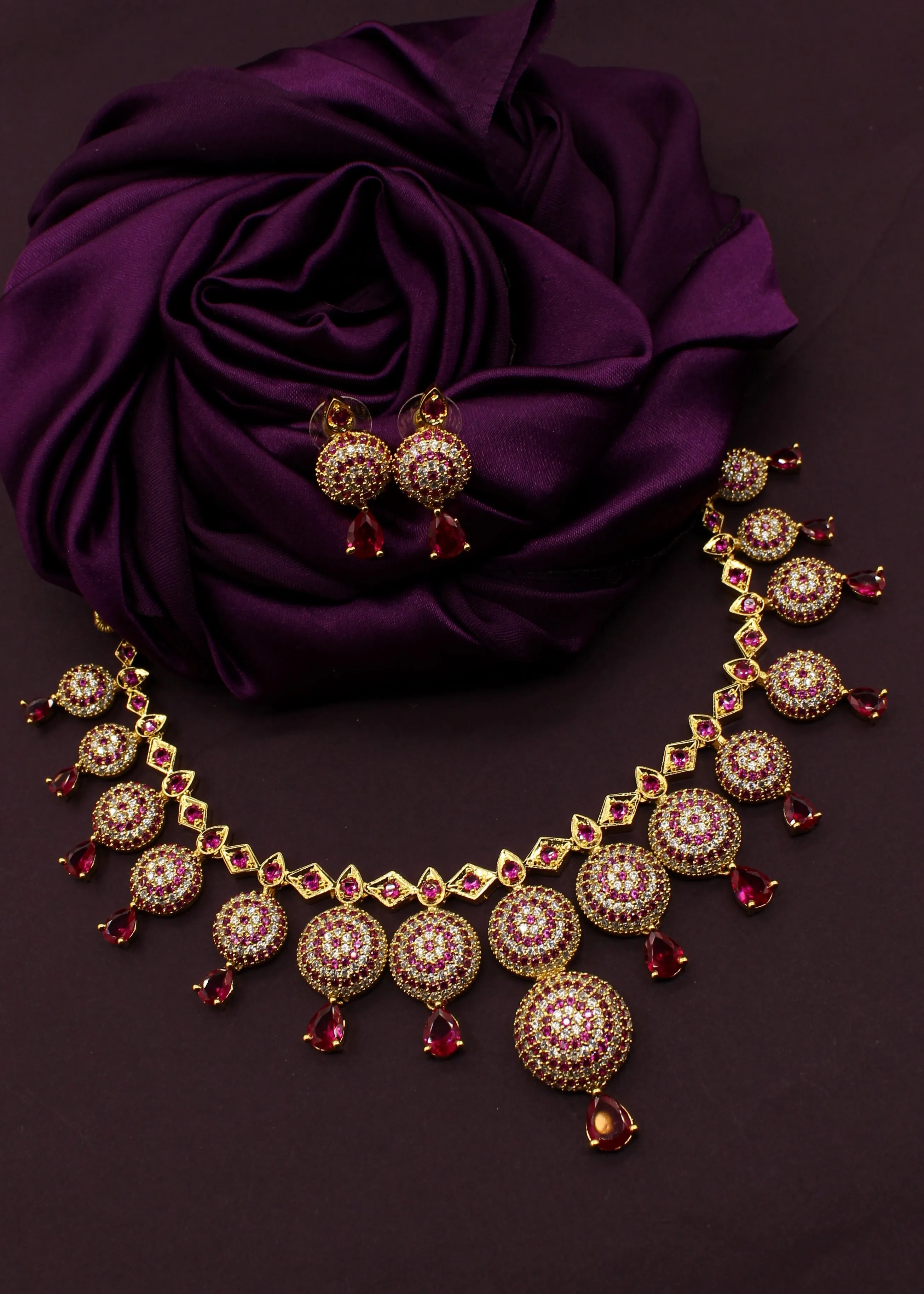 ALLURING MOTI NECKLACE