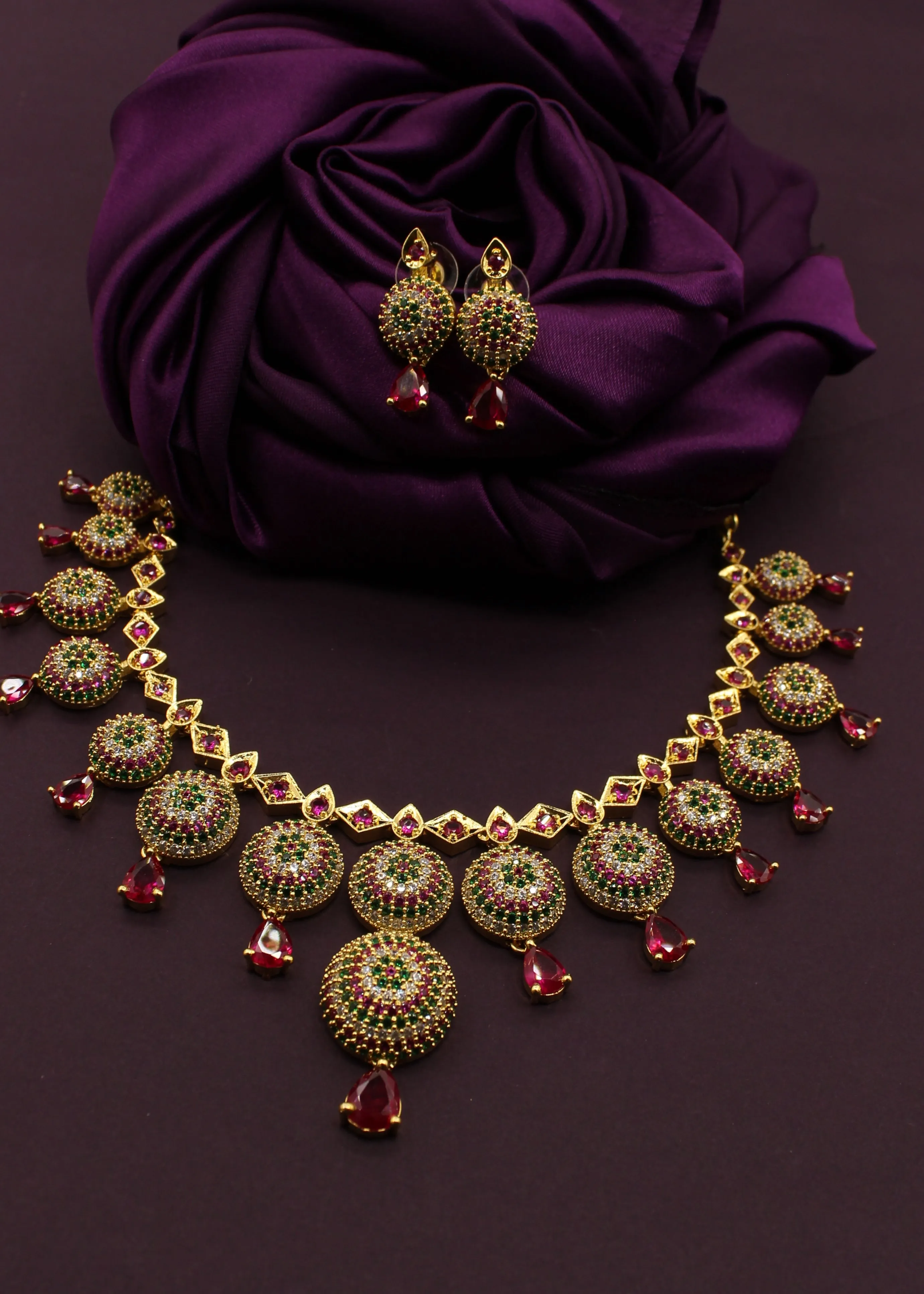 ALLURING MOTI NECKLACE