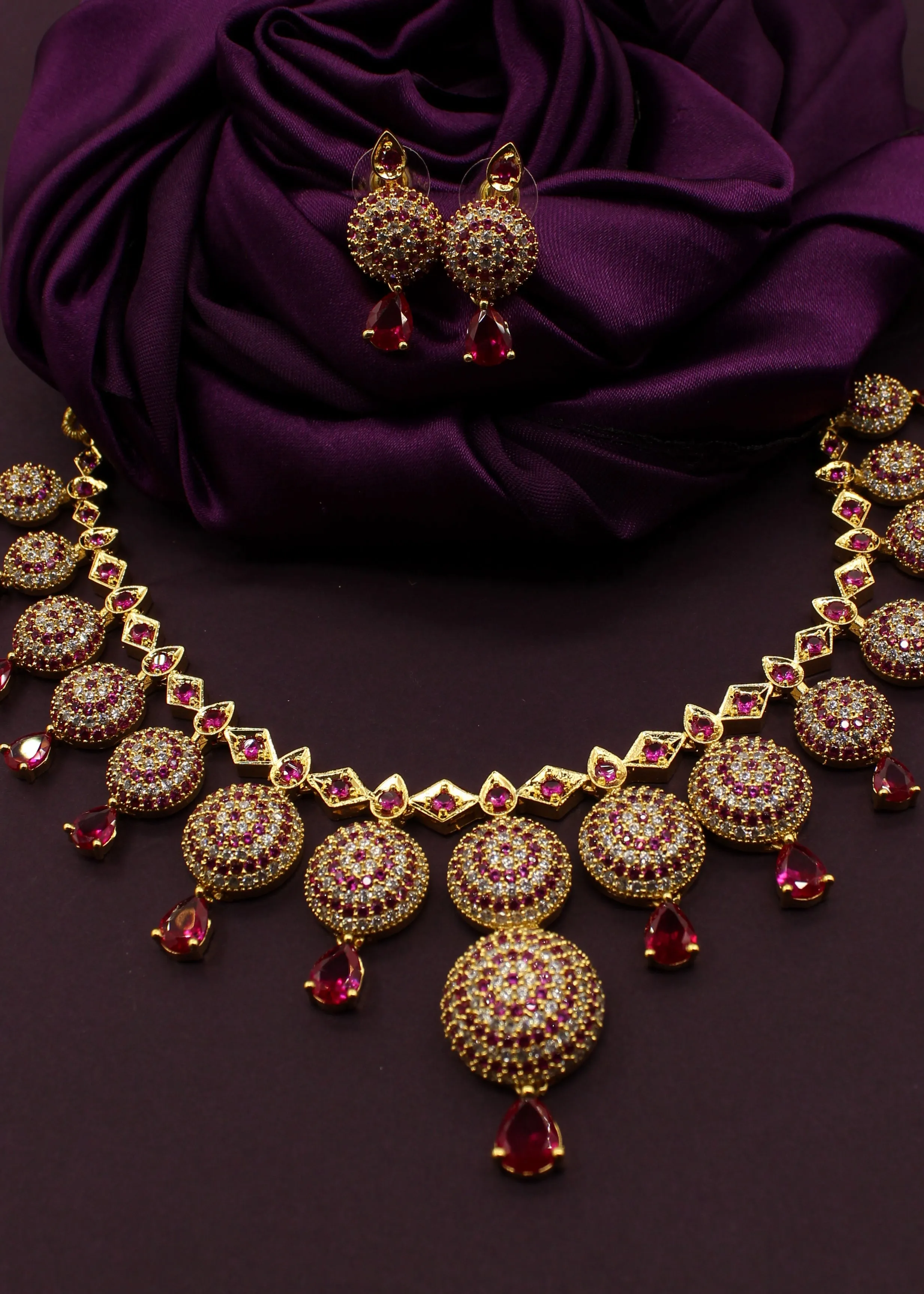 ALLURING MOTI NECKLACE