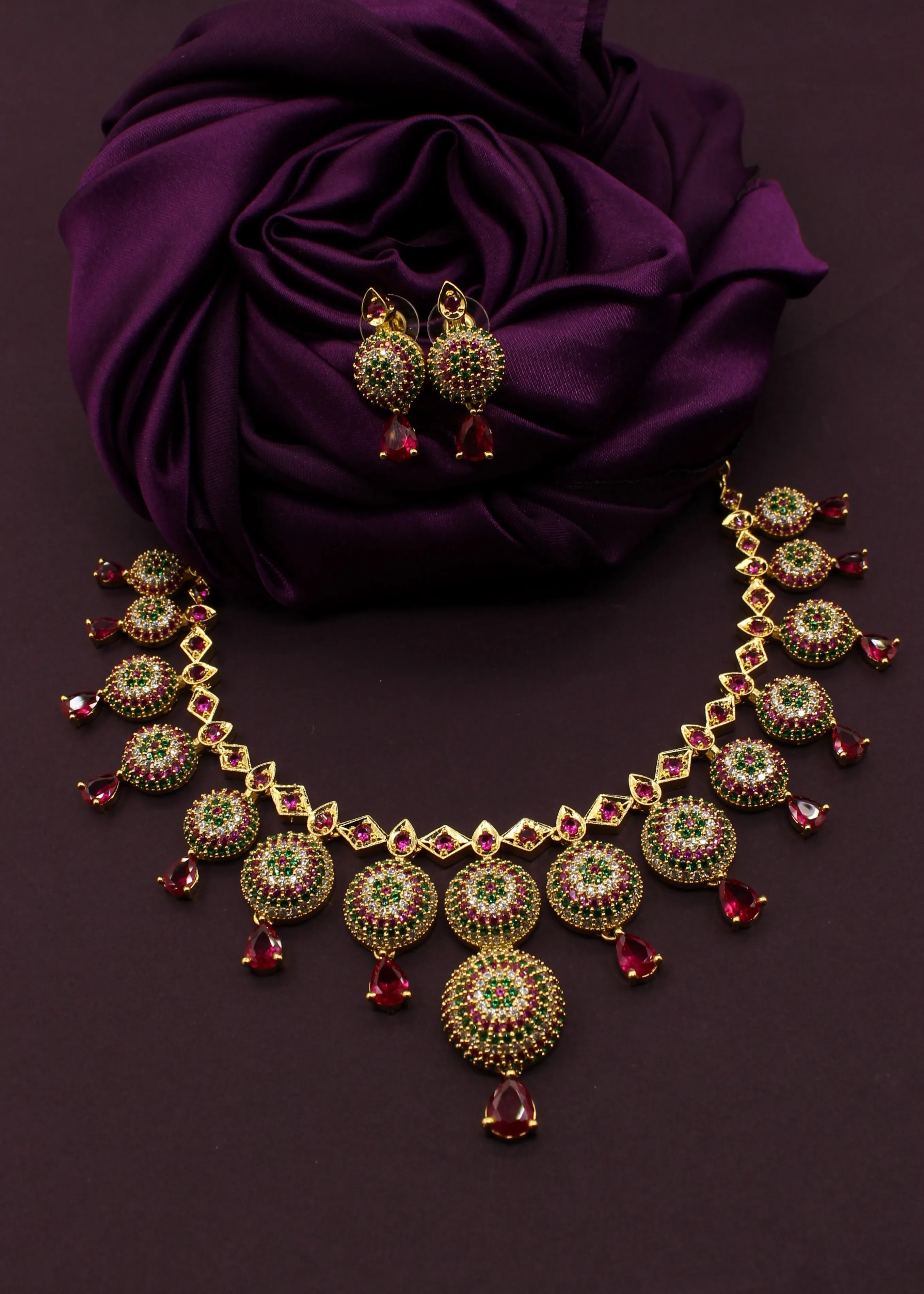 ALLURING MOTI NECKLACE