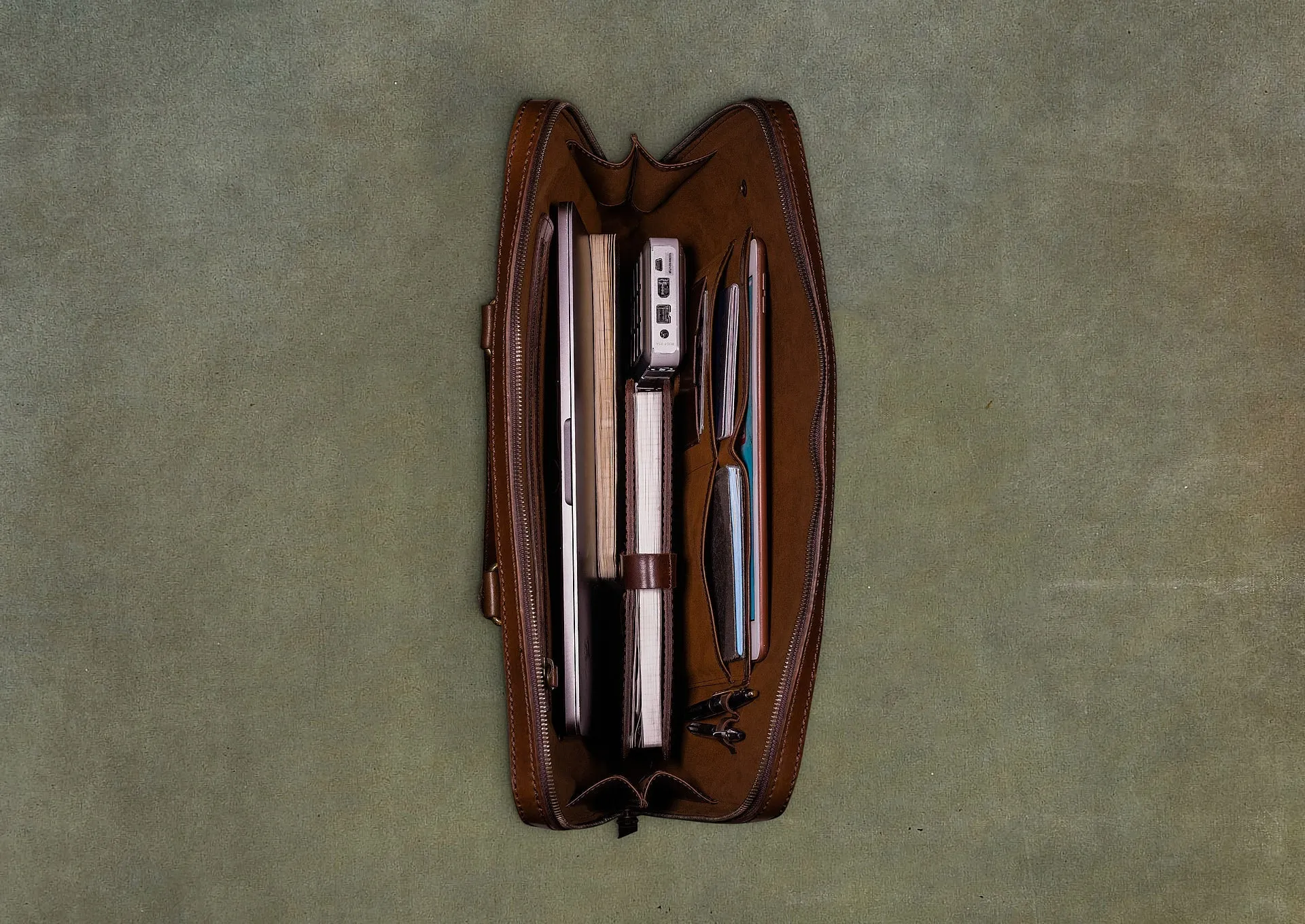 Attaché - LIGHTLY USED - FINAL SALE