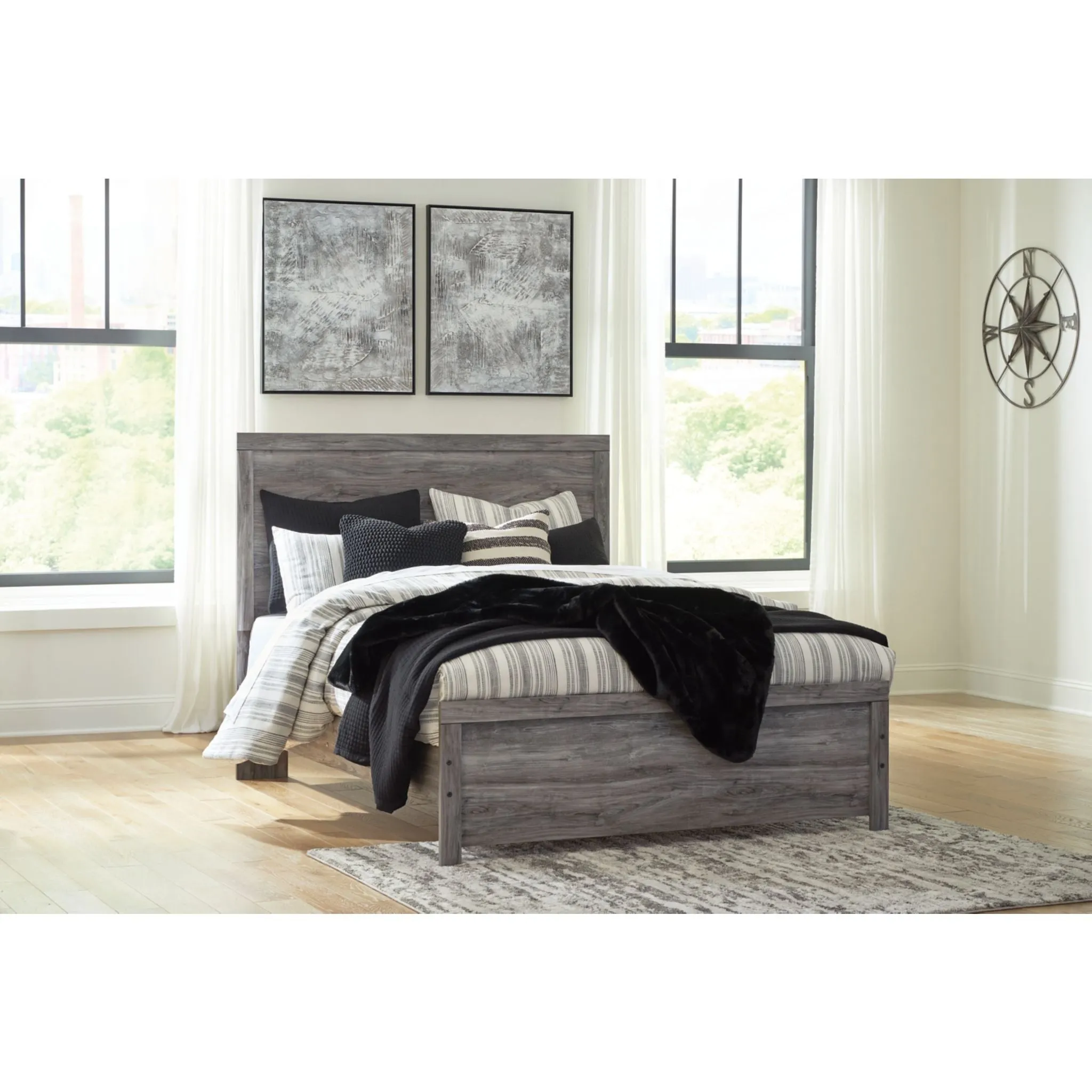 Bronyan Panel Bed