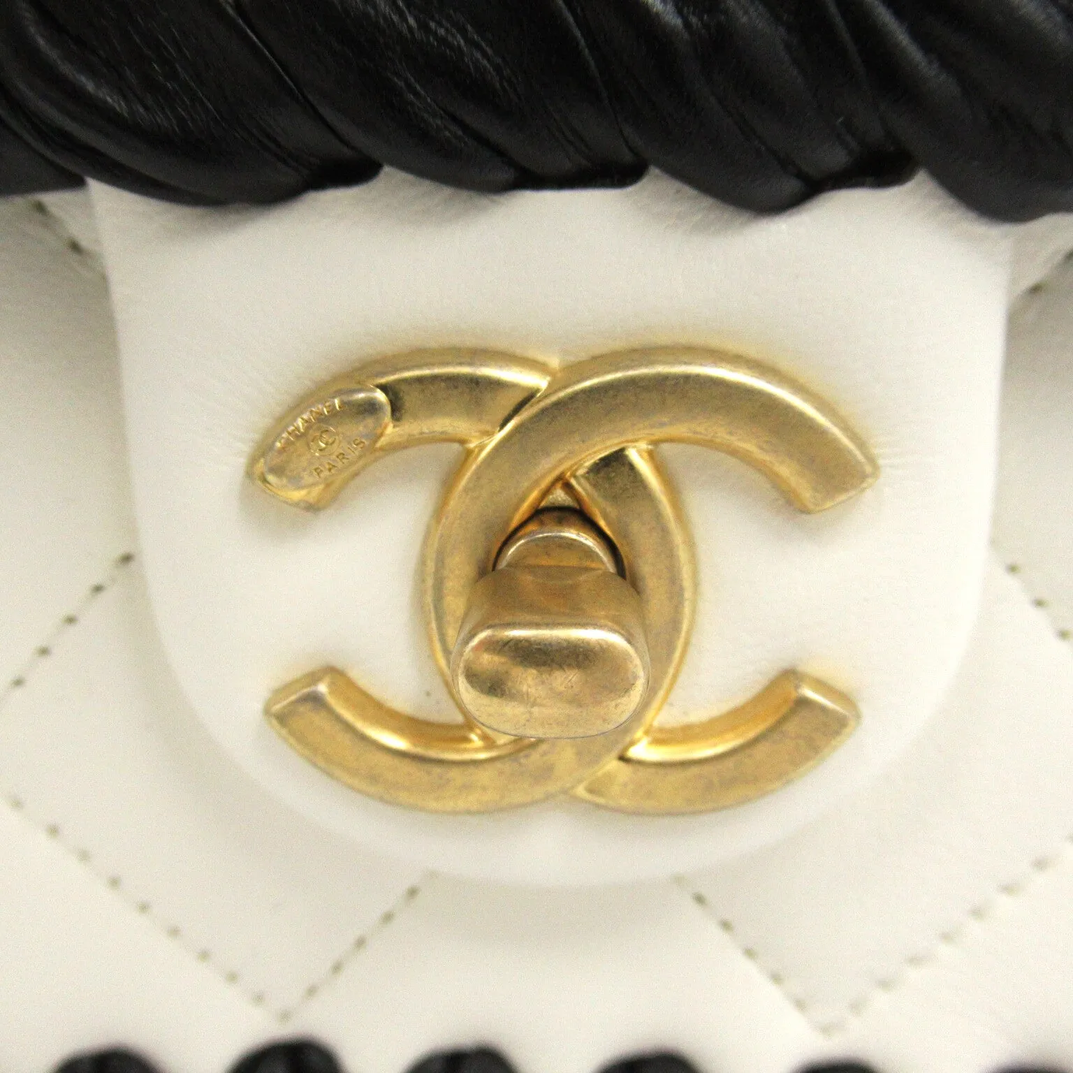Chanel Chain Shoulder Chain Shoulder Bag  White/Black Chain Shoulder
