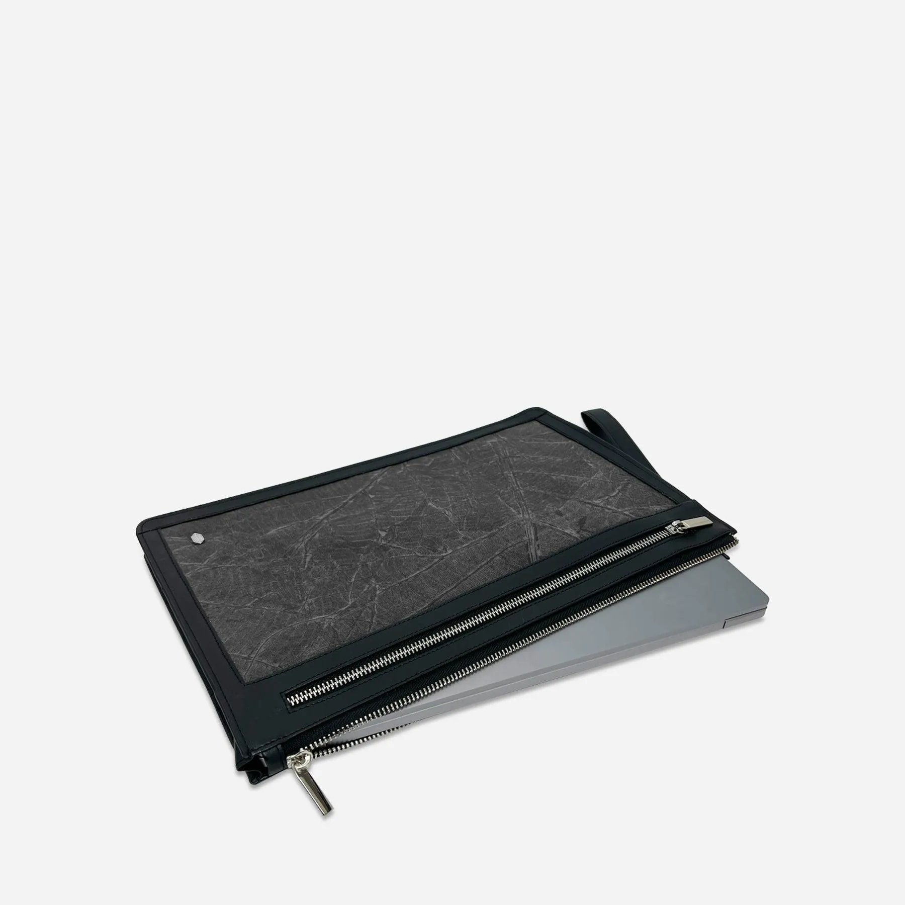 Dylan Vegan Pouch