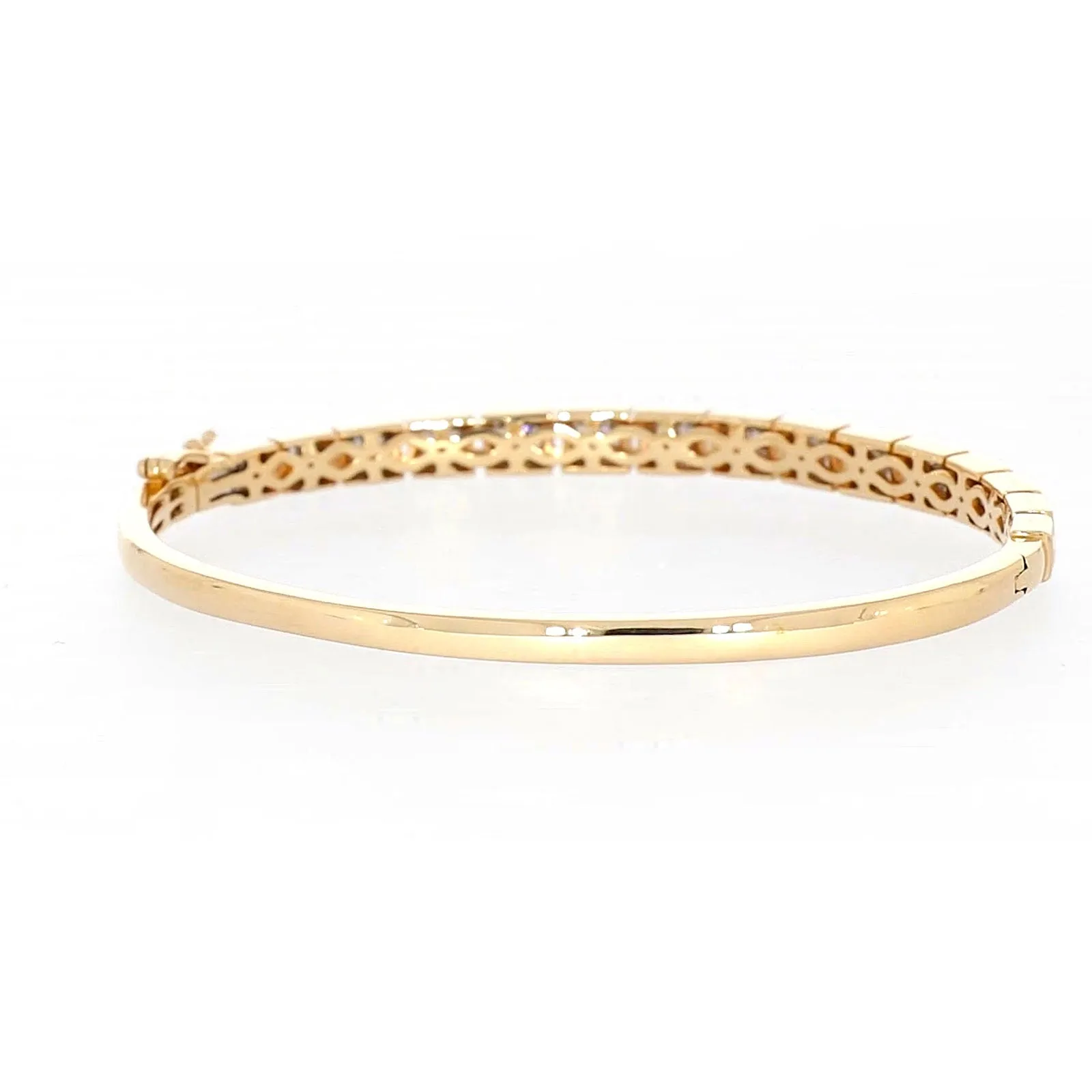 New York 14ct Yellow Gold Princess Cut 1 3/4 CARAT tw of Diamonds Bangle