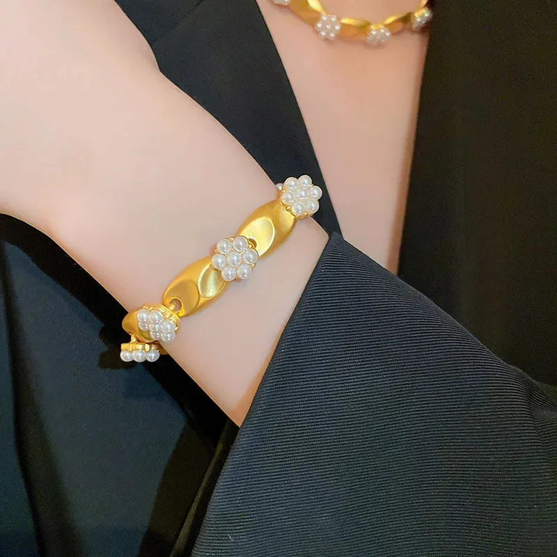 VAIGE Glamorous Gold Simulated Pearl Necklace Set